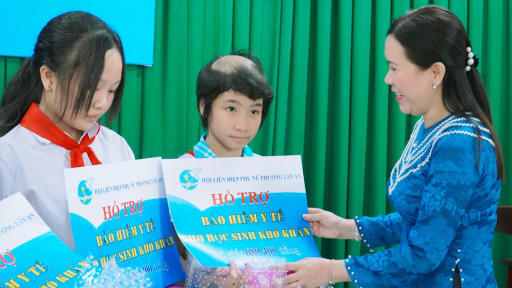 Biến rác thải nhựa thành Bảo hiểm y tế cho học sinh khó khăn