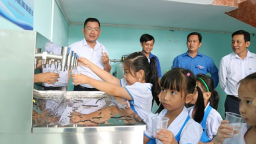 Bàn giao công trình “Hệ thống thiết bị lọc nước uống tinh khiết RO” cho trường tiểu học ở Cần Thơ