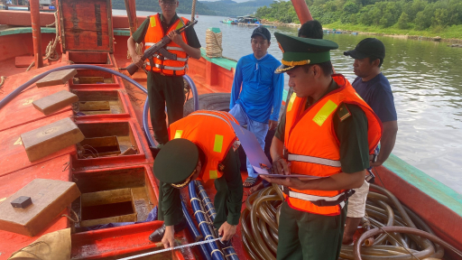 Phú Quốc: Bắt 2 tàu vận chuyển lượng lớn dầu không rõ nguồn gốc