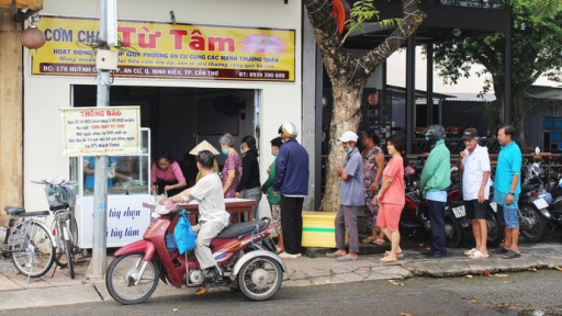 Hơn 250 suất cơm chay Từ Tâm mỗi ngày cho người nghèo khó