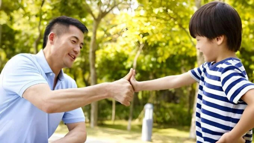 Bố phát biểu về cậu con trai 