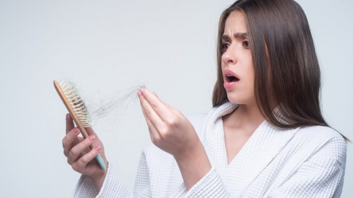 Vì sao tóc rụng nhiều vào mùa đông?