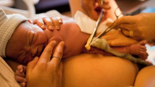 Báo động trào lưu “sinh con thuận tự nhiên”: Bài 3 - Nuôi ổ vi khuẩn từ dây rốn tự nhiên