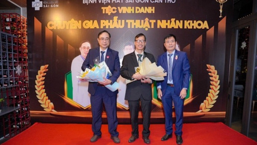 Hai bác sĩ bệnh viện Mắt Sài Gòn được vinh danh 