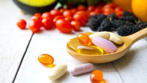 Uống vitamin có hại gan không, loại nào không nên dùng nhiều?