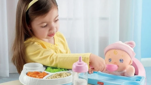 Trẻ đồng cảm và phát triển kỹ năng xã hội nhờ thường xuyên chơi búp bê