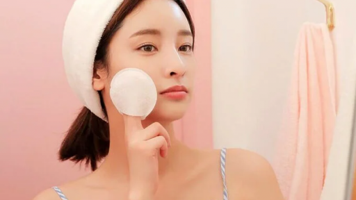 Bác sĩ khuyên ngoài 30 tuổi nên dùng dầu tẩy trang theo cách này để da căng mịn màng