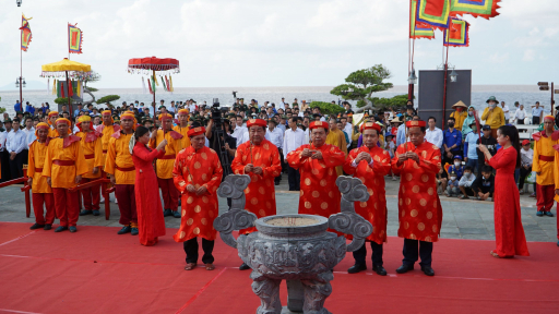 Cà Mau dâng hương Đức Quốc Tổ Lạc Long Quân