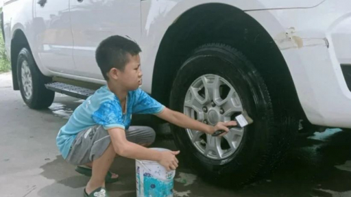 Kỳ nghỉ hè đáng nhớ: Anh rửa xe, em làm phụ bếp