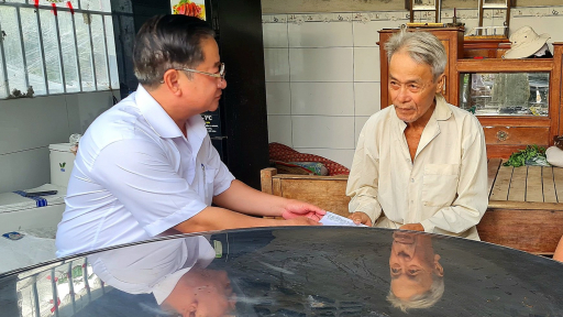 Chủ tịch UBND TP Cần Thơ thăm hỏi, động viên các gia đình bị giông lốc ở huyện Cờ Đỏ