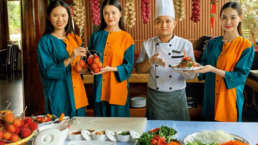 Về Cần Thơ, ăn gỏi gà chôm chôm