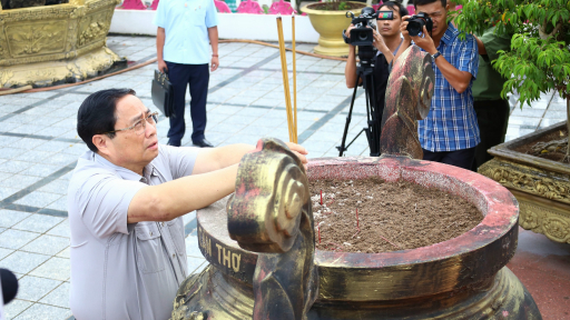 Thủ tướng Phạm Minh Chính dâng hương tưởng niệm các Anh hùng liệt sỹ TP Cần Thơ