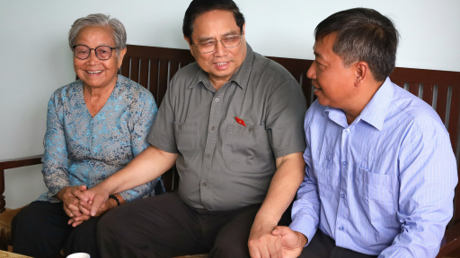 Thủ tướng Phạm Minh Chính thăm, tặng quà gia đình chính sách tại TP Cần Thơ