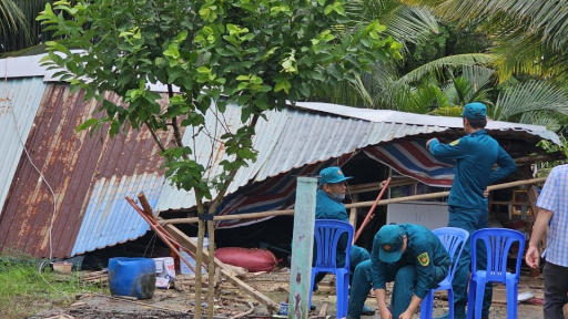 Bạc Liêu: Lốc xoáy thiệt hại 09 căn nhà dân