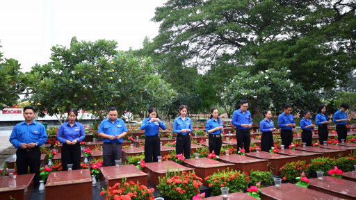 Tuổi trẻ Cần Thơ thắp nến tri ân anh hùng liệt sĩ