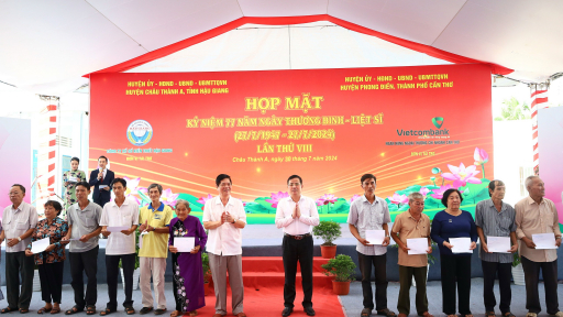 Họp mặt và trao quà cho các gia đình chính sách trên địa bàn tỉnh Hậu Giang và TP. Cần Thơ
