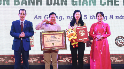 100 món bánh dân gian chế biến từ đặc sản Thốt nốt xác lập Kỷ lục Việt Nam