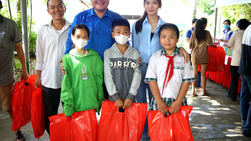 Cửa hàng Yêu thương 0 đồng hỗ trợ hơn 200 học sinh có hoàn cảnh khó khăn đến trường