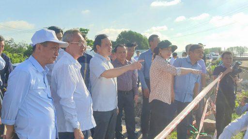 Phó Thủ tướng Trần Lưu Quang khảo sát tình hình sạt lở ở Bạc Liêu và Cà Mau