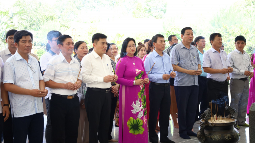 Đồng Tháp: Đại biểu dự Ngày hội Gia đình tiêu biểu các tỉnh, thành Tây Nam Bộ viếng cụ Phó bảng Nguyễn Sinh Sắc
