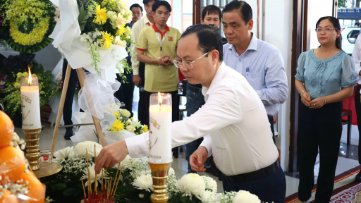 Lãnh đạo các địa phương và nhiều trường đại học đến viếng Giáo sư Võ Tòng Xuân