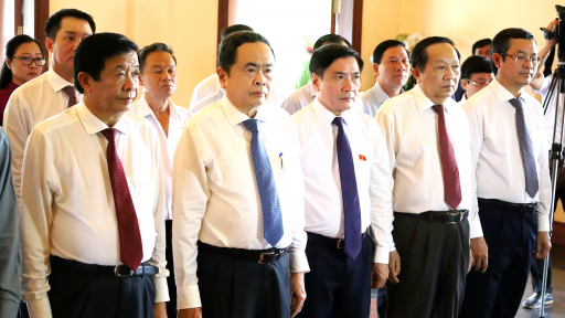 Chủ tịch Quốc hội Trần Thanh Mẫn dâng hương tưởng nhớ các tiền bối cách mạng