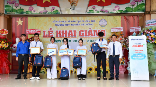 Sacombank dành gần 200 triệu đồng cho học bổng “Ươm mầm cho những ước mơ” dịp khai giảng tại TP. Cần Thơ