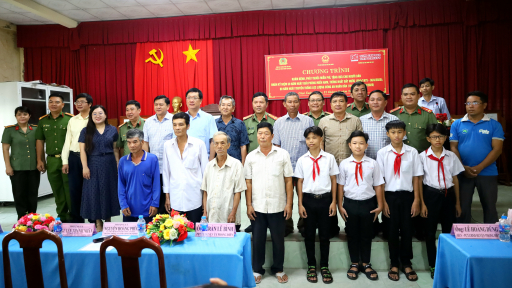 Công an Cần Thơ chăm lo sức khỏe cho người dân có hoàn cảnh khó khăn