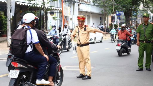 Công an Cần Thơ kiểm tra, xử lý học sinh chưa đủ tuổi điều khiển xe cơ giới đường bộ