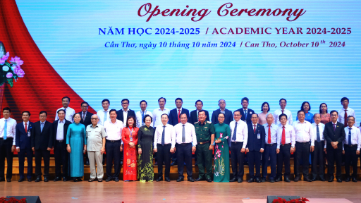 Đại học Y Dược Cần Thơ khai giảng năm học mới