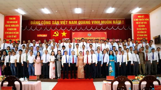 Nông dân Cần Thơ thi đua sản xuất, đoàn kết giúp nhau làm giàu
