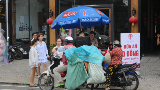 Bữa cơm 0 đồng: San sẻ yêu thương với bà con khó khăn TP Cần Thơ