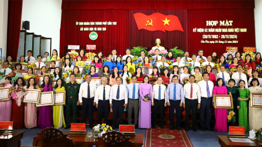 Cần Thơ Họp mặt kỷ niệm 42 năm ngày Nhà giáo Việt Nam và vinh danh thầy cô giáo