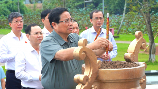 Thủ tướng Chính phủ Phạm Minh Chính dâng hương Khu di tích Chi bộ An Nam Cộng sản Đảng Cờ Đỏ