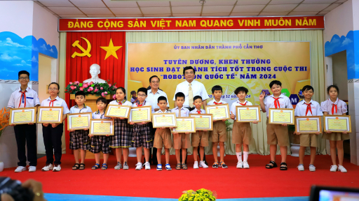 Cần Thơ khen thưởng học sinh đạt thành tích xuất sắc tại Cuộc thi Robothon quốc tế năm 2024