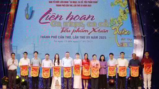 Cần Thơ: Khai mạc Liên hoan “Ca nhạc, Ca cổ, Tiểu phẩm Xuân” lần thứ XV năm 2025
