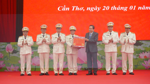 Chủ tịch Quốc hội Trần Thanh Mẫn thăm, chúc Tết lực lượng Công an Cần Thơ