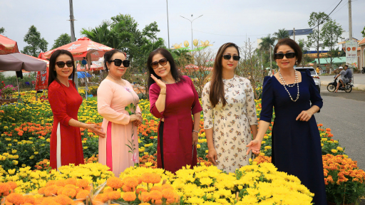 Cần Thơ: Ngập tràn sắc màu chợ hoa ngày cận Tết
