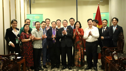 Phó Chủ tịch Quốc hội Nguyễn Đức Hải khen thưởng đột xuất các đơn vị phục vụ Hội nghị APF