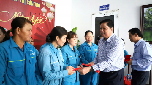 Lãnh đạo TP Cần Thơ thăm, chúc Tết các đơn vị trực Tết