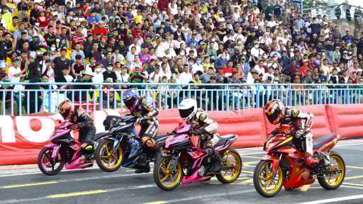 Cần Thơ: 68 tay đua tranh tài hấp dẫn tại giải đua xe mô tô sân tròn
