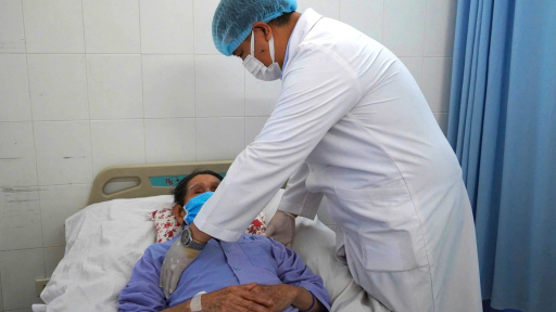 Bệnh viện Đa khoa Trung ương Cần Thơ thay khớp thành công cho 3 cụ 100 tuổi với nhiều bệnh lý