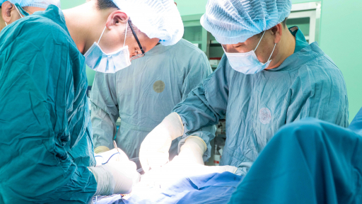 Bệnh viện Đại học Nam Cần Thơ phẫu thuật triệt căn thành công điều trị ung thư âm hộ cho bệnh nhân cao tuổi