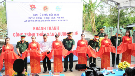 Lễ Khánh thành công trình thắp sáng đường quê tại ấp Nhơn Lộc 1A, thị trấn Phong Điền