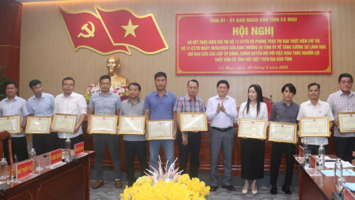Cà Mau: Tặng Bằng khen cho 19 phóng viên và 22 tập thể, 51 cá nhân các sở, ngành