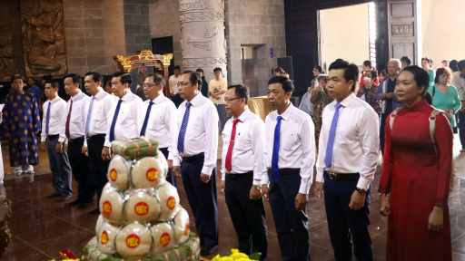 Lãnh đạo tỉnh Hậu Giang dâng hương tại Đền thờ Vua Hùng TP Cần Thơ
