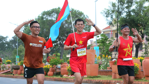 Những hình ảnh ý nghĩa, đầy tự hào tại Giải bán Marathon Vĩnh Long năm 2025