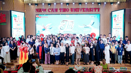 Sinh viên Trường Đại học Nam Cần Thơ góp phần tôn vinh nét đẹp, bản sắc của người phụ nữ Việt