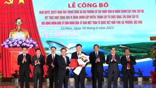 Phó Chủ tịch Quốc hội Lê Minh Hoan dự lễ công bố sáp nhập tỉnh Cà Mau - Bạc Liêu