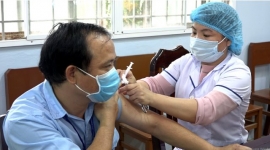 Bến Tre triển khai tiêm vắc-xin lưu động cho hơn 2.000 công nhân thực hiện “3 tại chỗ”